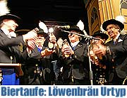 Der Löwe ist los! Bierpremiere "Löwenbräu Urtyp" im Löwenbräu-Keller am 7. April 2006 (Foto: MartiN Schmitz)